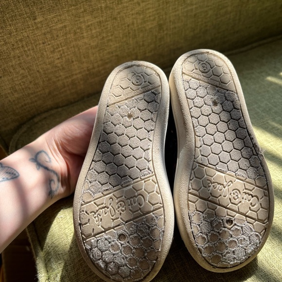 Cat&Jack toddler floral sneakers - Picture 3 of 3